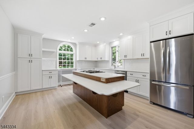 15 Deerhead Dr, Bridgewater Twp., NJ 08807
