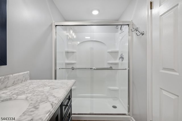 15 Deerhead Dr, Bridgewater Twp., NJ 08807