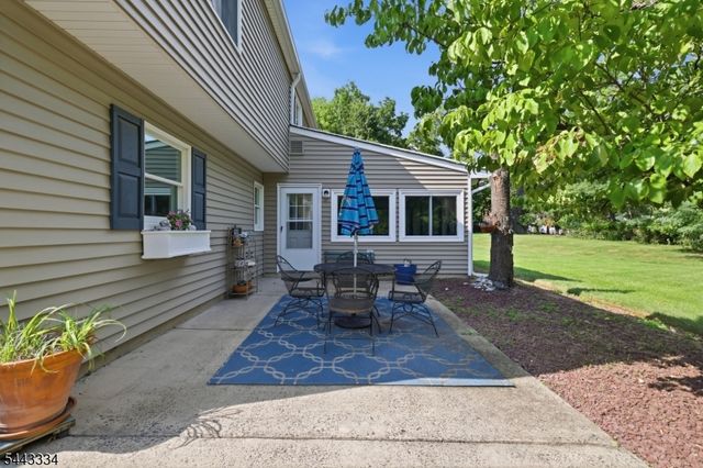 15 Deerhead Dr, Bridgewater Twp., NJ 08807
