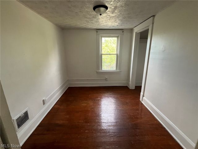 304 Lowell Avenue NE, Warren, OH 44483