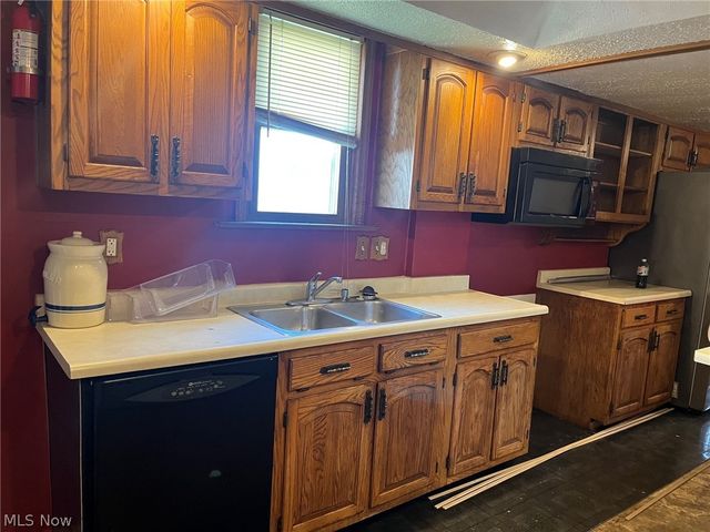 304 Lowell Avenue NE, Warren, OH 44483