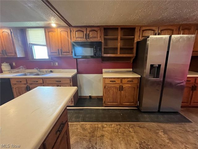 304 Lowell Avenue NE, Warren, OH 44483