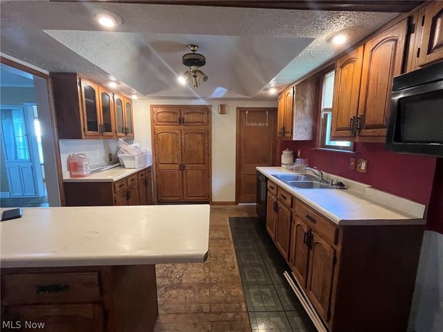 304 Lowell Avenue NE, Warren, OH 44483