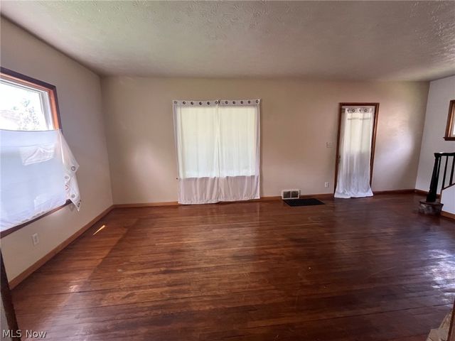 304 Lowell Avenue NE, Warren, OH 44483