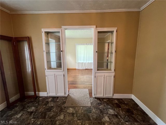 304 Lowell Avenue NE, Warren, OH 44483