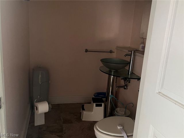 304 Lowell Avenue NE, Warren, OH 44483