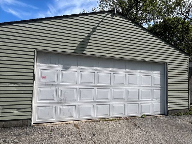 304 Lowell Avenue NE, Warren, OH 44483