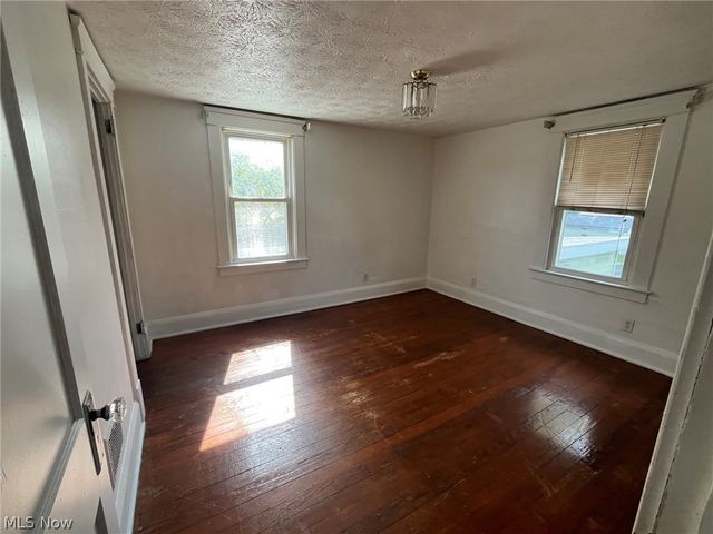 304 Lowell Avenue NE, Warren, OH 44483