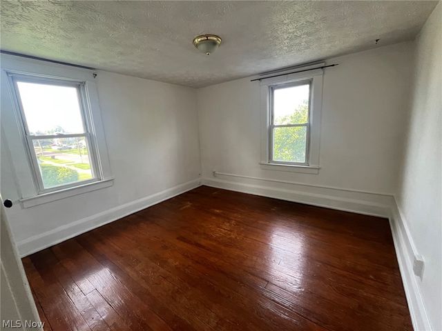 304 Lowell Avenue NE, Warren, OH 44483