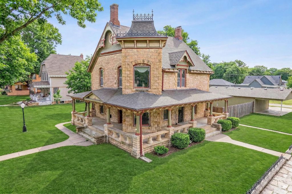 237 W 3rd Street, Junction City, KS 66441