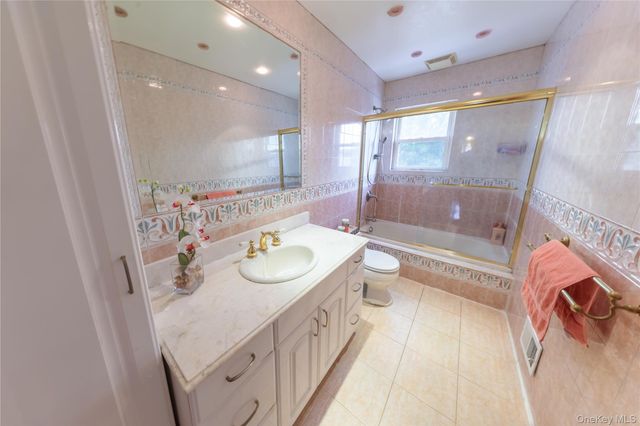 678 Front Street E, Hempstead, NY 11550