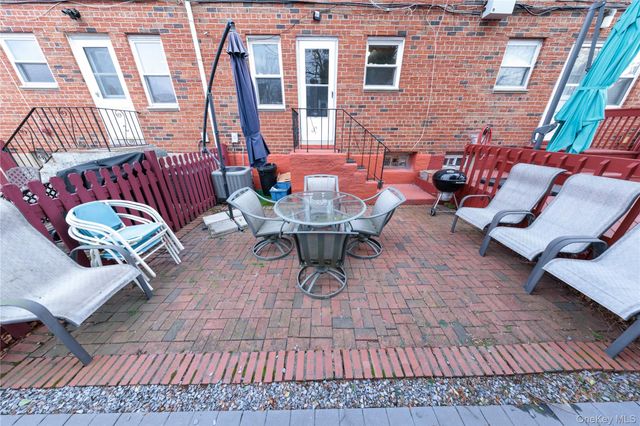 678 Front Street E, Hempstead, NY 11550