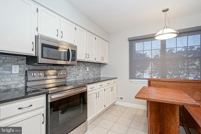 82 WOODLAKE DR, Marlton, NJ 08053