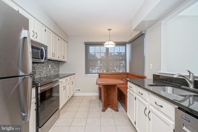 82 WOODLAKE DR, Marlton, NJ 08053