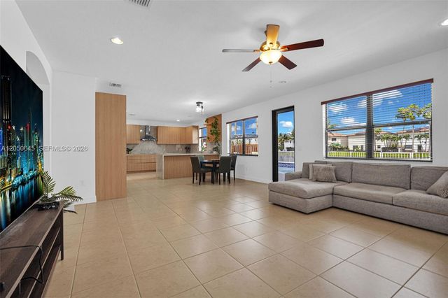 8910 NW 98th Court, Doral, FL 33178