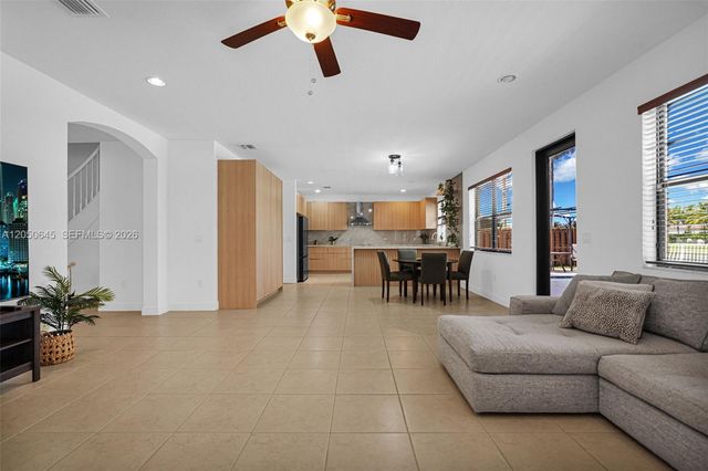 8910 NW 98th Court, Doral, FL 33178