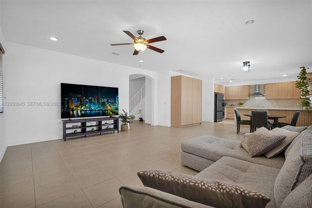 8910 NW 98th Court, Doral, FL 33178