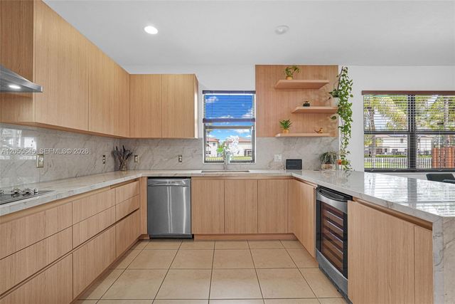 8910 NW 98th Court, Doral, FL 33178