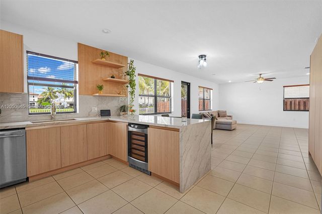 8910 NW 98th Court, Doral, FL 33178