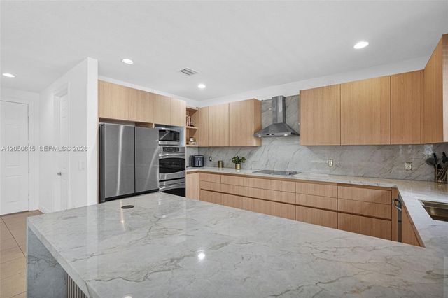 8910 NW 98th Court, Doral, FL 33178