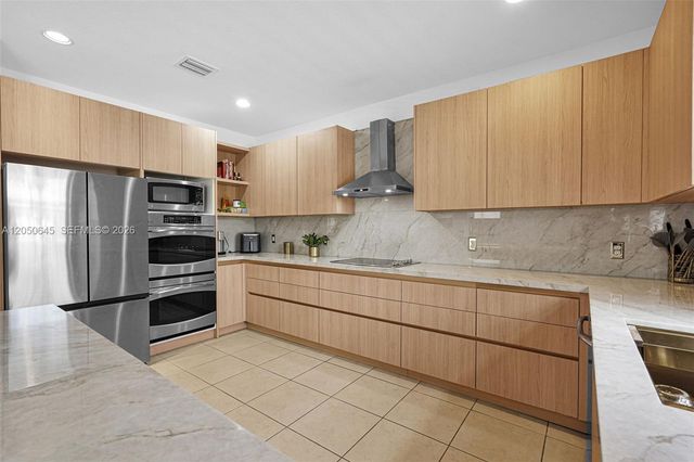 8910 NW 98th Court, Doral, FL 33178
