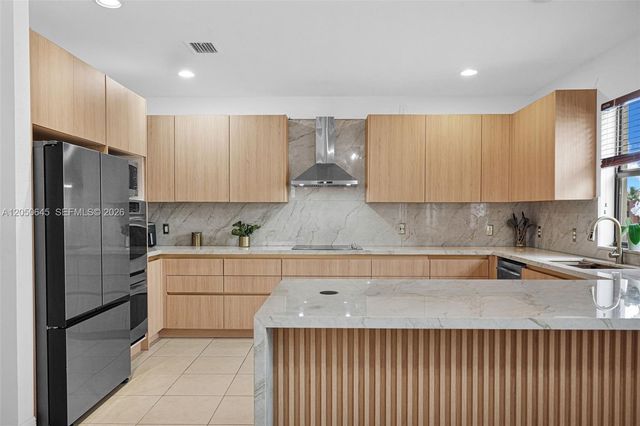 8910 NW 98th Court, Doral, FL 33178