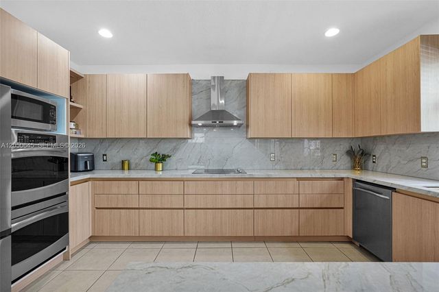 8910 NW 98th Court, Doral, FL 33178