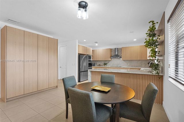 8910 NW 98th Court, Doral, FL 33178