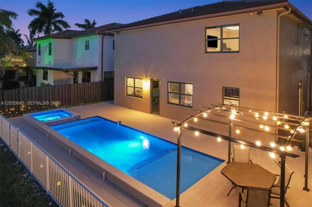 8910 NW 98th Court, Doral, FL 33178
