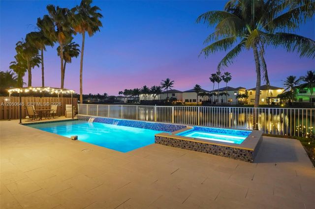 8910 NW 98th Court, Doral, FL 33178