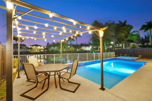 8910 NW 98th Court, Doral, FL 33178