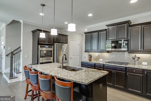 112 Heron Crossing, Woodstock, GA 30188