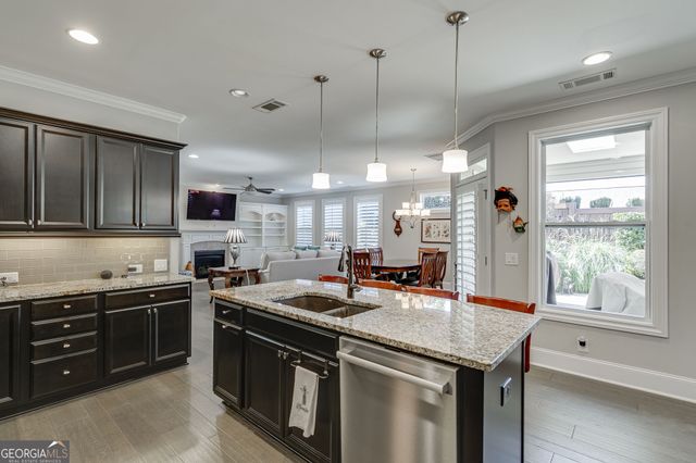 112 Heron Crossing, Woodstock, GA 30188