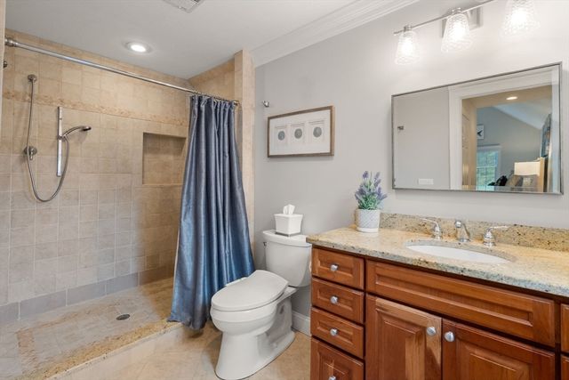 80 Gold Leaf Ln 80, Mashpee, MA 02649