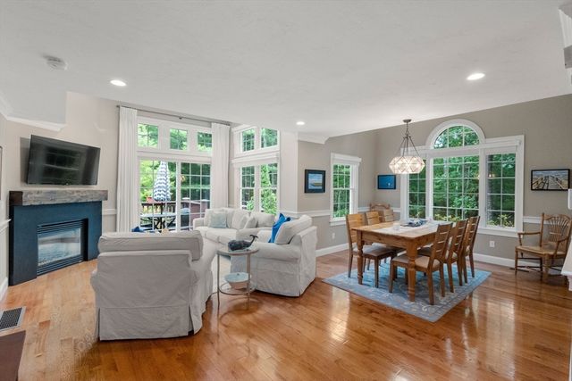 80 Gold Leaf Ln 80, Mashpee, MA 02649