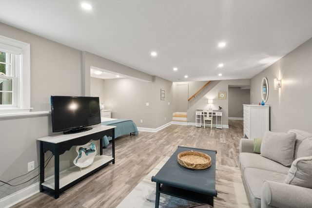 80 Gold Leaf Ln 80, Mashpee, MA 02649