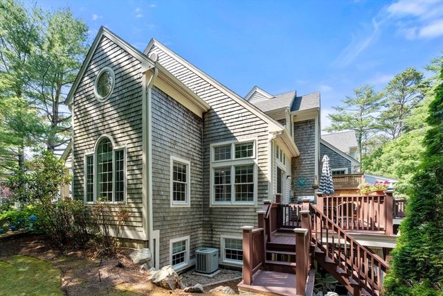 80 Gold Leaf Ln 80, Mashpee, MA 02649