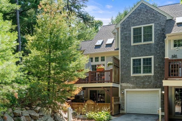 80 Gold Leaf Ln 80, Mashpee, MA 02649