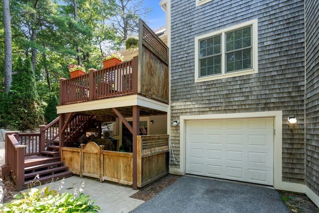 80 Gold Leaf Ln 80, Mashpee, MA 02649