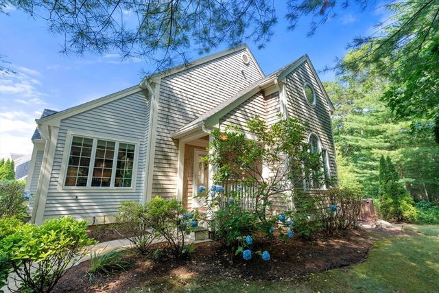80 Gold Leaf Ln 80, Mashpee, MA 02649