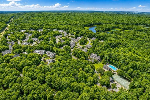 80 Gold Leaf Ln 80, Mashpee, MA 02649
