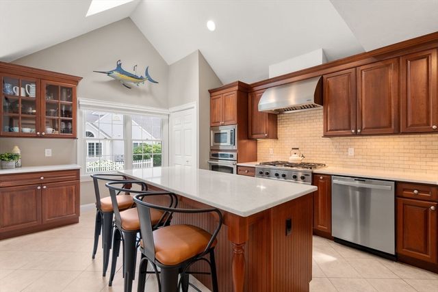 80 Gold Leaf Ln 80, Mashpee, MA 02649