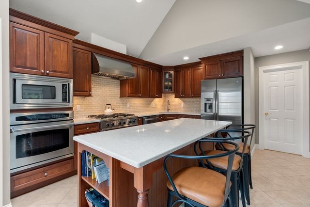 80 Gold Leaf Ln 80, Mashpee, MA 02649