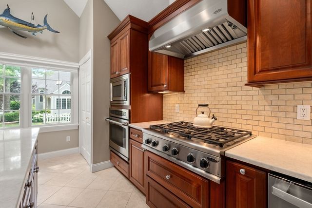 80 Gold Leaf Ln 80, Mashpee, MA 02649