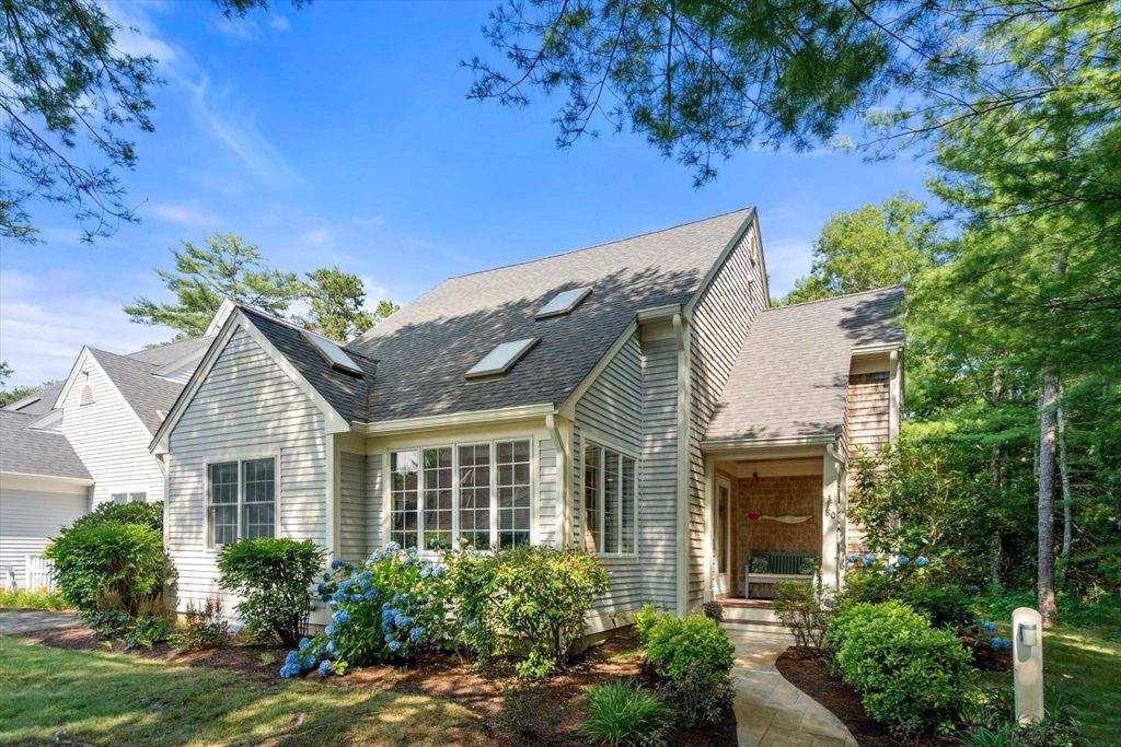 80 Gold Leaf Ln 80, Mashpee, MA 02649