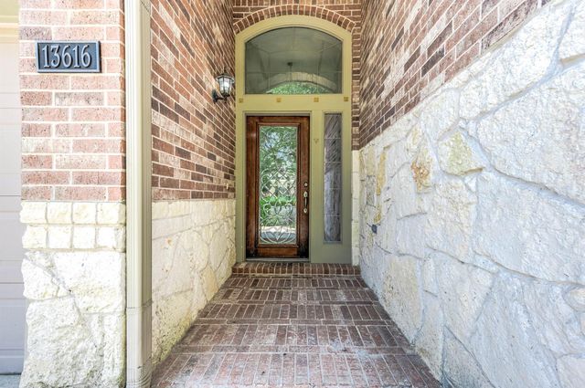 13616 Orchard Wind Lane, Pearland, TX 77584