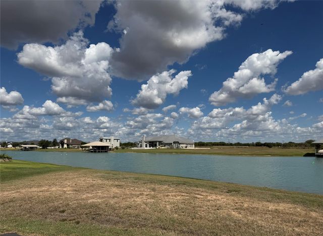 102 Ranch Estates CIR, Martindale, TX 78130