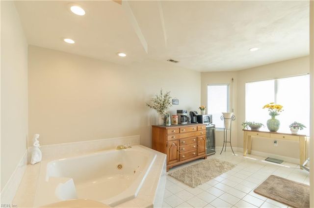 36 Bay Front PL, Hampton, VA 23664