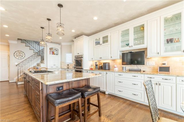 36 Bay Front PL, Hampton, VA 23664