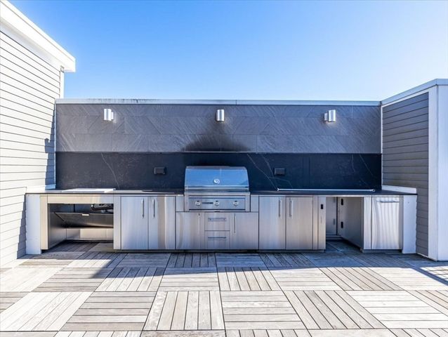 1 Revolution Way 208, Canton, MA 02021